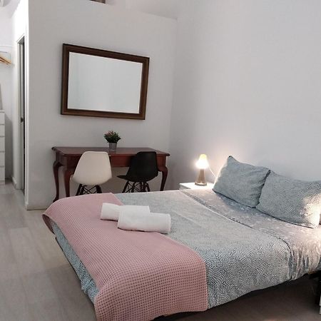 Hostal Urban Basic L'Hospitalet de Llobregat Exterior foto