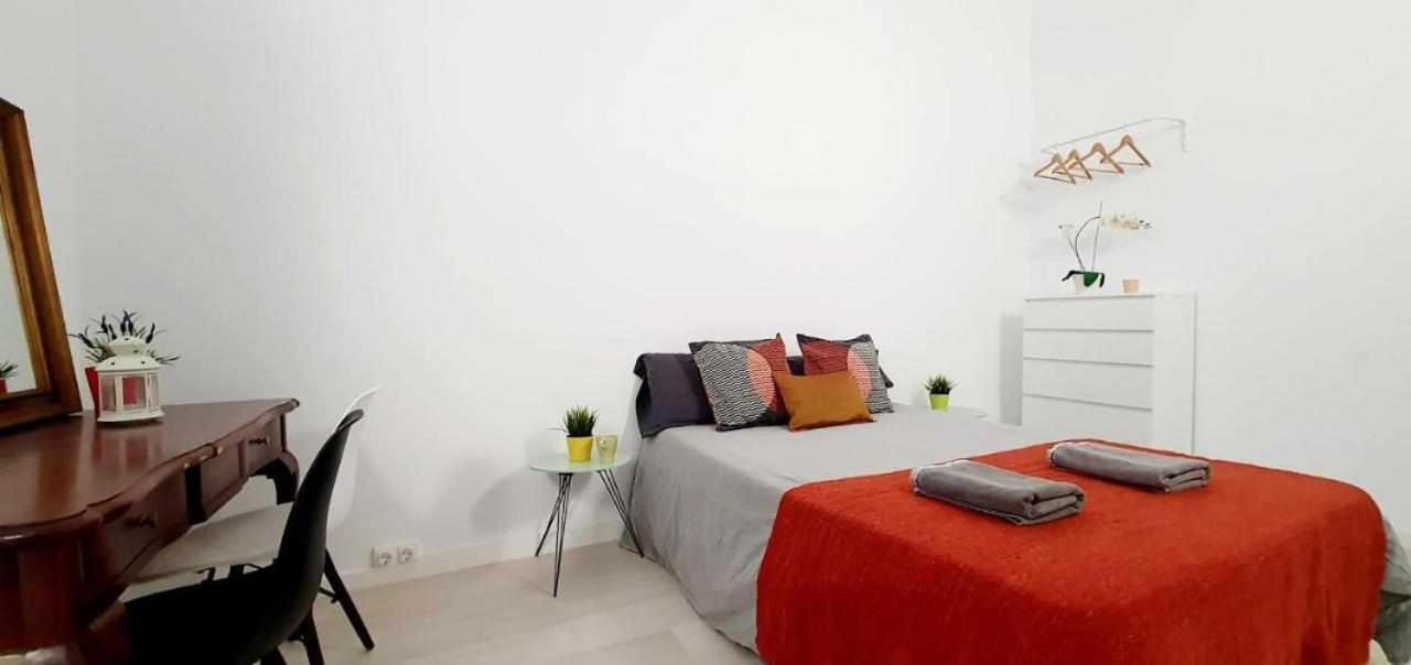 Hostal Urban Basic L'Hospitalet de Llobregat Exterior foto