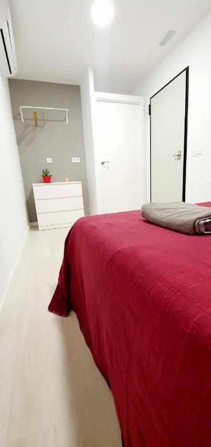 Hostal Urban Basic L'Hospitalet de Llobregat Exterior foto