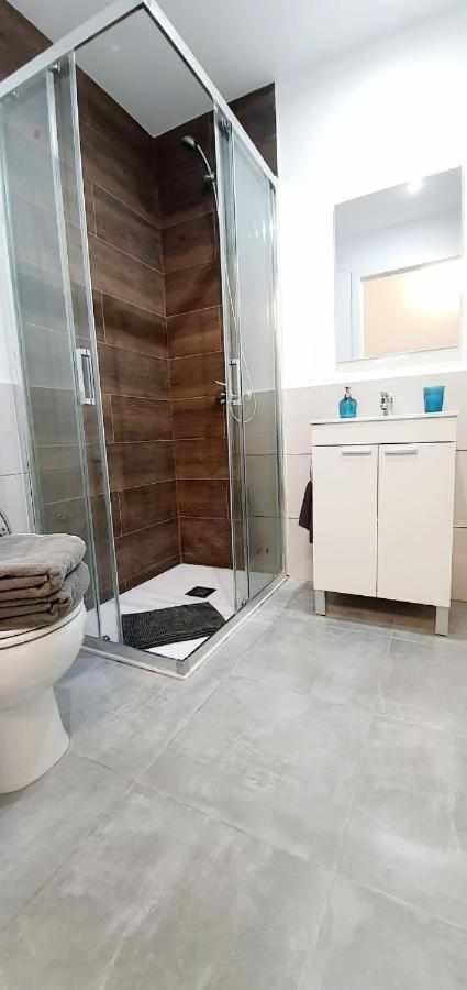 Hostal Urban Basic L'Hospitalet de Llobregat Exterior foto