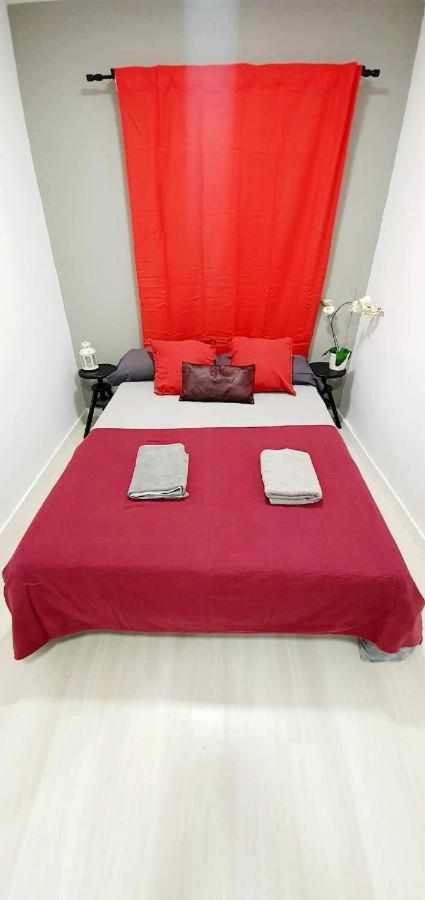 Hostal Urban Basic L'Hospitalet de Llobregat Exterior foto