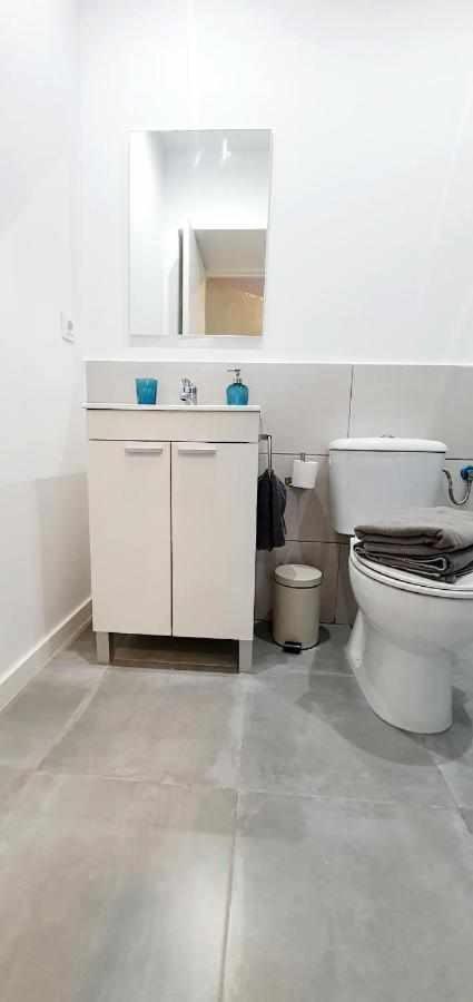 Hostal Urban Basic L'Hospitalet de Llobregat Exterior foto