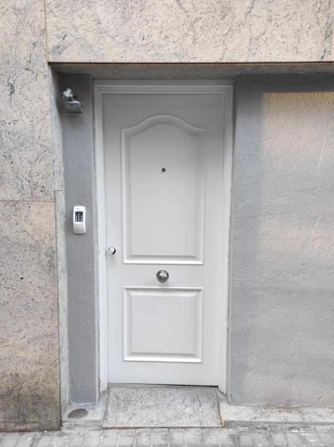 Hostal Urban Basic L'Hospitalet de Llobregat Exterior foto
