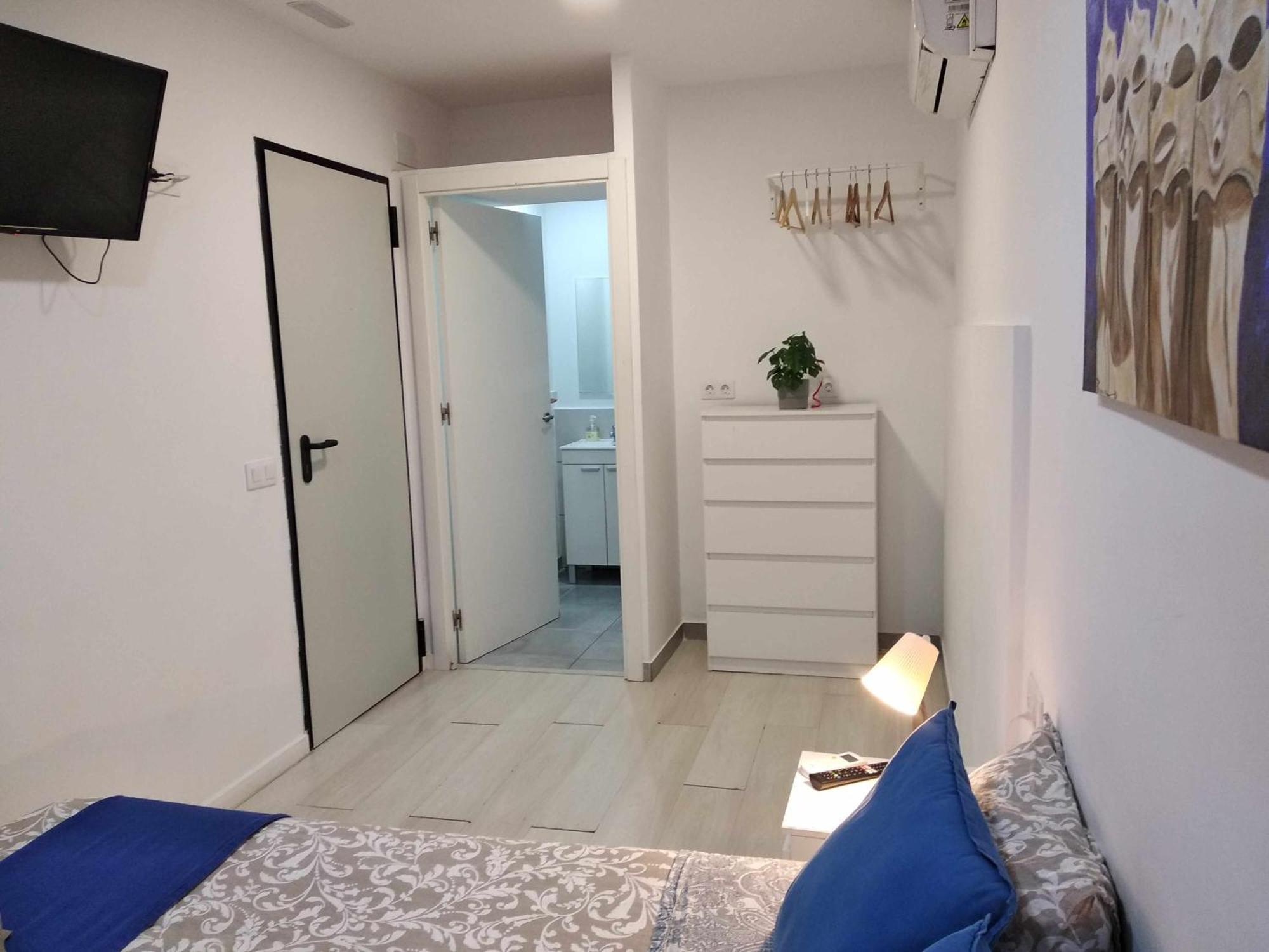 Hostal Urban Basic L'Hospitalet de Llobregat Habitación foto