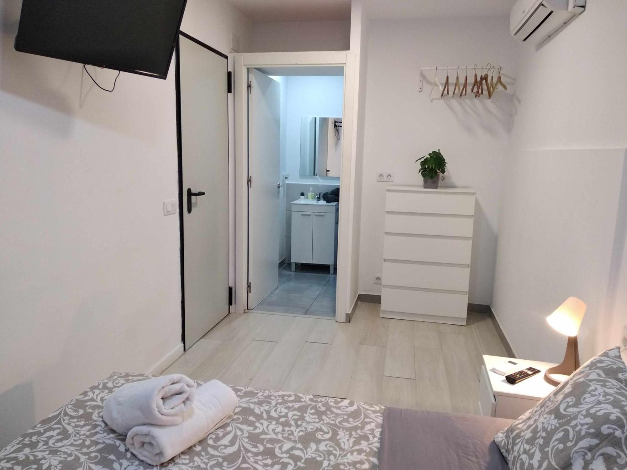Hostal Urban Basic L'Hospitalet de Llobregat Habitación foto