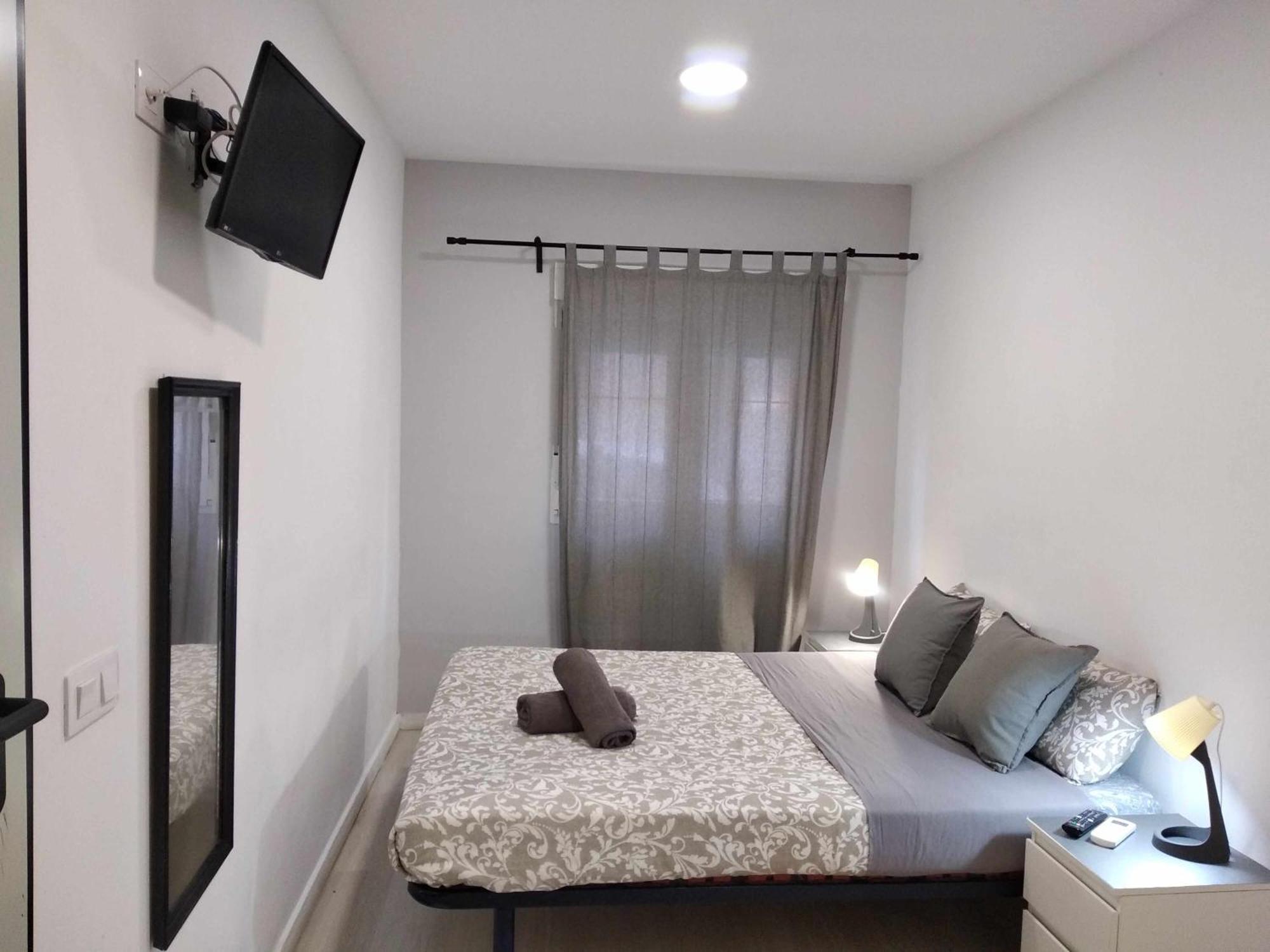 Hostal Urban Basic L'Hospitalet de Llobregat Habitación foto