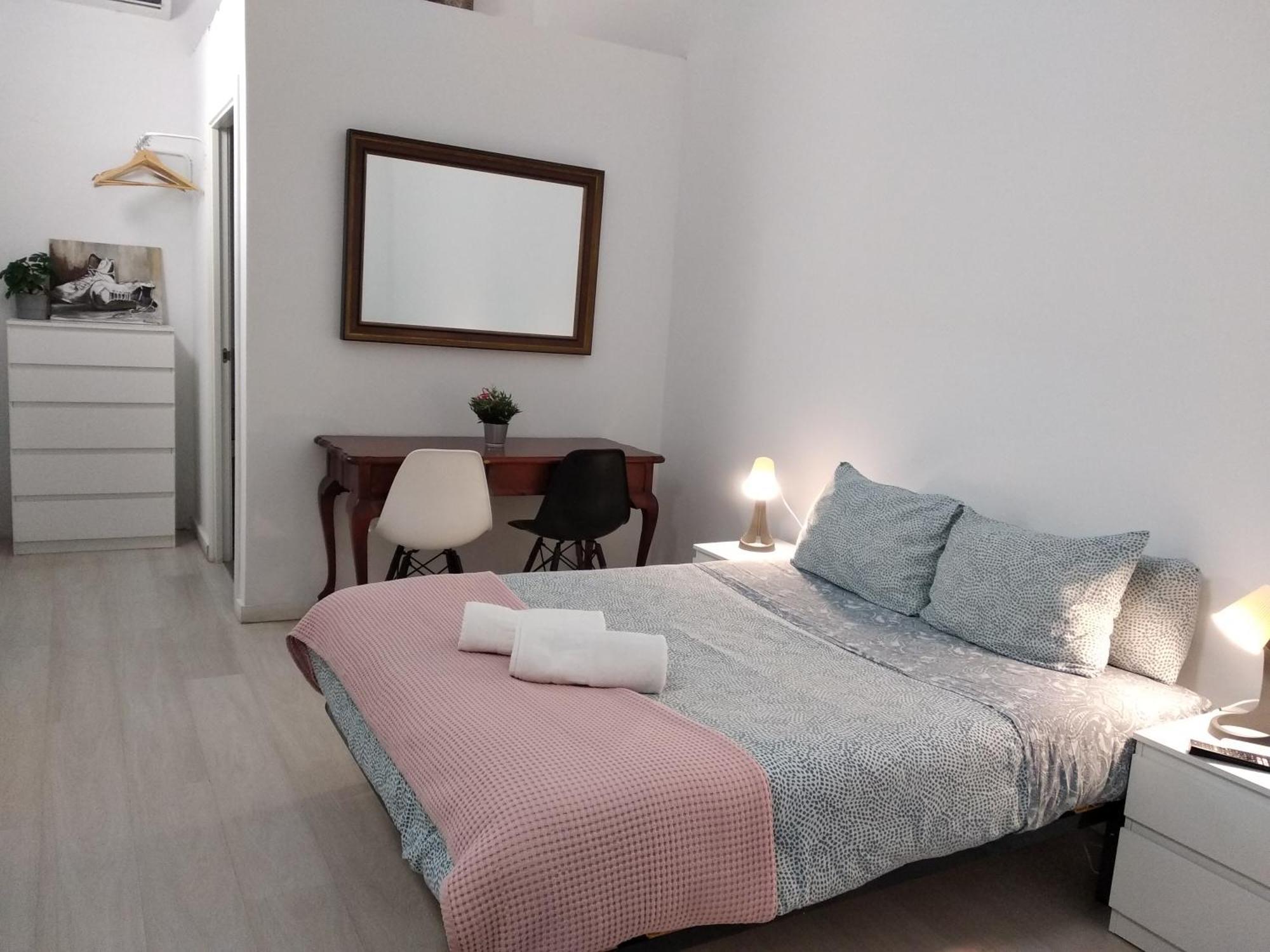 Hostal Urban Basic L'Hospitalet de Llobregat Exterior foto